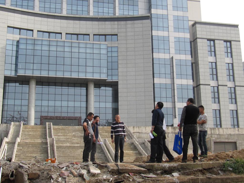 夏良玉副书记指导景观工程改造